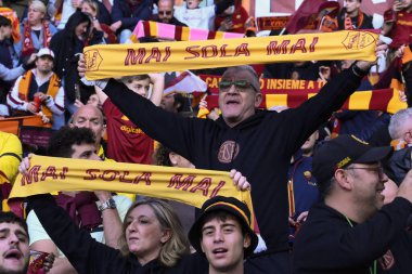 A.S. Roma 'yı destekleyenler, Roma, İtalya' daki Stadio Olimpico 'da 12 Mart 2023 tarihinde A.S. Roma ve ABD Sassuolo arasında düzenlenen Serie A Şampiyonası' nın 26. gününde. - Fotoğraf: Domenico Cippitelli / LiveMedi