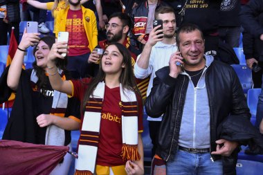 A.S. Roma 'yı destekleyenler, Roma, İtalya' daki Stadio Olimpico 'da 12 Mart 2023 tarihinde A.S. Roma ve ABD Sassuolo arasında düzenlenen Serie A Şampiyonası' nın 26. gününde. - Fotoğraf: Domenico Cippitelli / LiveMedi