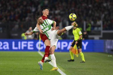 ABD 'li Domenico Berardi ve A.S. Roma' dan Roger Ibanez, 12 Mart 2023 'te İtalya' nın başkenti Roma 'da düzenlenen Stadio Olimpico' da A.S. Roma ve ABD Sassuolo arasındaki Serie A Şampiyonası 'nın 26. günündeler. - Fotoğraf: Domenico Cippitelli / LiveMedi