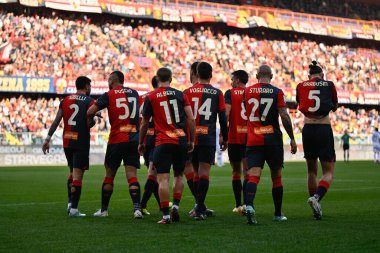 Genoa takımı 12 Mart 2023 tarihinde İtalya 'nın Cenova kentinde bulunan Luigi Ferraris Stadyumu' nda oynanan Cenova CFC - Ternana Calcio maçında 1-0 'lık gol attıktan sonra kutlama yapıyor.