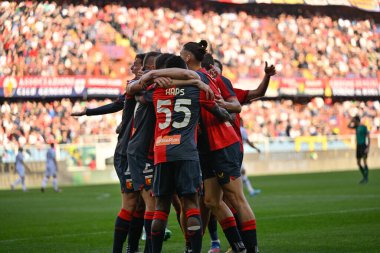 Genoa takımı 12 Mart 2023 tarihinde İtalya 'nın Cenova kentinde bulunan Luigi Ferraris Stadyumu' nda oynanan Cenova CFC - Ternana Calcio maçında 1-0 'lık gol attıktan sonra kutlama yapıyor.