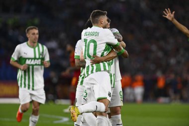 ABD 'li Sassuolo' dan Armand Lauriente, İtalya 'nın başkenti Roma' da düzenlenen Stadio Olimpico 'da 12 Mart 2023' te A.S. Roma ve ABD Sassuolo arasındaki Serie A Şampiyonası 'nın 26. gününde 0-2' lik skorun ardından kutluyor. - Fotoğraf: Domenico Cippitelli / LiveMedi