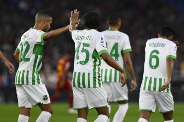 ABD 'li Sassuolo' dan Armand Lauriente, İtalya 'nın başkenti Roma' da düzenlenen Stadio Olimpico 'da 12 Mart 2023' te A.S. Roma ve ABD Sassuolo arasındaki Serie A Şampiyonası 'nın 26. gününde 0-2' lik skorun ardından kutluyor. - Fotoğraf: Domenico Cippitelli / LiveMedi