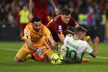 ABD 'li Domenico Berardi ve A.S. Roma' dan Marash Kumbulla, 12 Mart 2023 'te İtalya' nın başkenti Roma 'da düzenlenen Stadio Olimpico' da A.S. Roma ve ABD Sassuolo arasındaki Serie A Şampiyonası 'nın 26. günündeler. - Fotoğraf: Domenico Cippitelli / LiveMedi