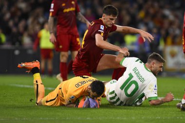 ABD 'li Domenico Berardi ve A.S. Roma' dan Marash Kumbulla, 12 Mart 2023 'te İtalya' nın başkenti Roma 'da düzenlenen Stadio Olimpico' da A.S. Roma ve ABD Sassuolo arasındaki Serie A Şampiyonası 'nın 26. günündeler. - Fotoğraf: Domenico Cippitelli / LiveMedi