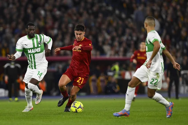 A.S. Roma 'dan Paulo Dybala ve ABD' li Pedro Obiang, 12 Mart 2023 'te İtalya' nın başkenti Roma 'da düzenlenen Stadio Olimpico' da A.S. Roma ve US Sassuolo arasındaki Serie A Şampiyonası 'nın 26. - Fotoğraf: Domenico Cippitelli / LiveMedi