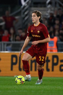 Edoardo Bove (AS Roma) İtalya Futbol Şampiyonası Ligi 'nde 12 Mart 2023' te Roma Olimpiyat Stadyumu 'nda AS Roma ve US Sassuolo arasında oynanan 2022 / 2023 karşılaşmasında. - Fotoğraf: Fabrizio Corradetti / LiveMedi