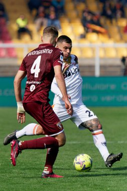 Gabriel Strefezza (ABD Lecce) ve Alessandro Buongiorno (Torino FC) İtalya 'nın başkenti Lecce' deki Via Del Mare Stadyumu 'nda oynanan ABD Lecce vs Torino FC maçında, 12 Mart 2023 - Fotoğraf: Emmanuele Mastrodonat