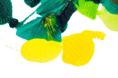 yeşil sarı ve kahverengi soyut akrilik boya renk dokusu beyaz kağıt arkaplan üzerinde rorschach mürekkep lekesi yöntemi kullanılarak