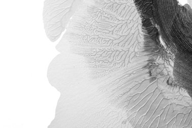 Beyaz kağıda akrilik renkler çizdim ve kağıdı karıştırılmış akrilik renklerin dokusunu oluşturan rorschach mürekkep lekesine benzer şekilde katladım..