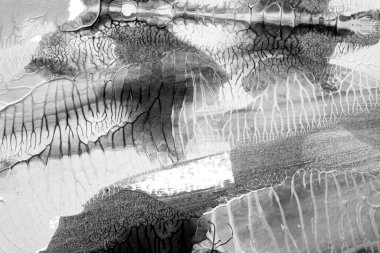 Beyaz kağıda akrilik renkler çizdim ve kağıdı karıştırılmış akrilik renklerin dokusunu oluşturan rorschach mürekkep lekesine benzer şekilde katladım..