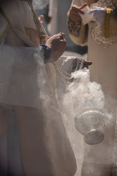 Spanya Nın Kutsal Haftasında Tütsü Yakmak Için Bir Kutu Gümüş — Stok fotoğraf