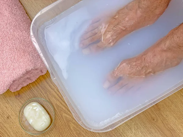 Готовлю Миску Мыльной Воды Вымочить Ноги — стоковое фото
