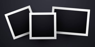 Fotoğraf çerçevesi kolaj modeli. Albüm fotoğraf şablonu koyu arkaplanda izole edildi. Boş polaroid hafıza görüntüsü ayarlandı. Vektör illüstrasyonu