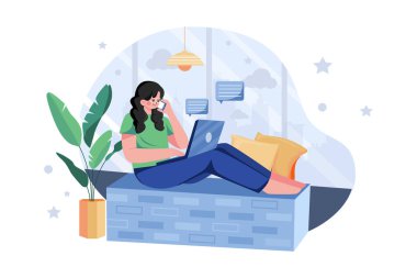 Dizüstü bilgisayarda çalışan Serbest Çalışan Kadın