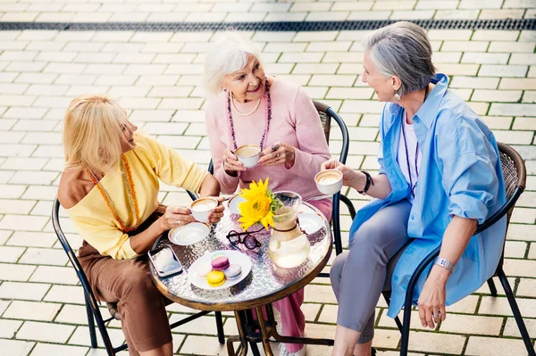 Group Beautiful Happy Senior Adult Women Dating Outdoors Meeting Bar — Stock Photo, Image