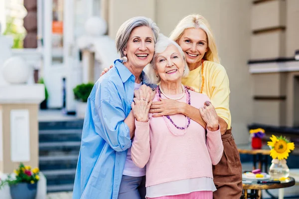 Gruppo Belle Felici Donne Anziane Adulte Incontri All Aperto Incontro — Foto Stock