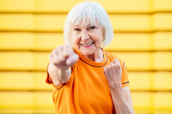 Bella Sportiva Anziana Allenamento All Aperto Maturo Adulti Vecchia Donna — Foto Stock