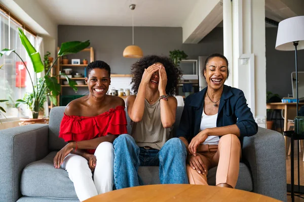 stock image Happy beautiful hispanic south american and black women meeting indoors and having fun - Black adult females best friends spending time together, concepts about domestic life, leisure, friendship and togetherness