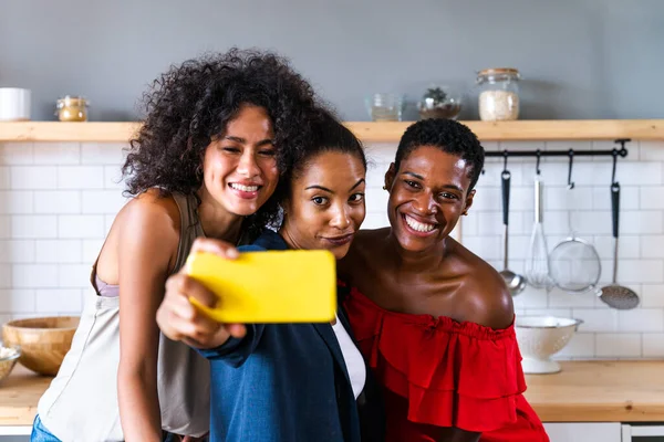 Happy Beautiful Hispanic South American Black Women Meeting Having Fun — Stockfoto