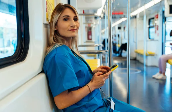 Filmaufnahmen Die Den Alltag Einer Krankenschwester Bei Der Arbeit Krankenhaus — Stockfoto