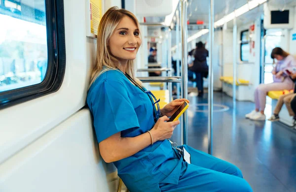Förekomst Det Dagliga Livet För Sjuksköterska Som Ska Arbeta Sjukhuset — Stockfoto