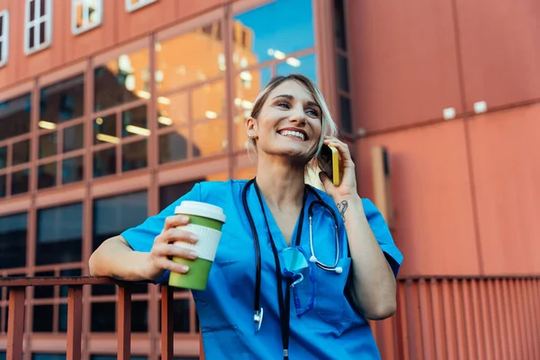 Представление Повседневной Жизни Медсестры Идущей Работу Больницу — стоковое фото