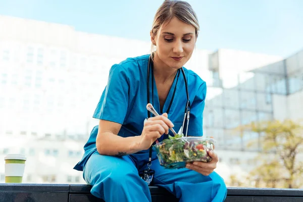 Representação Cotidiano Uma Enfermeira Que Vai Trabalhar — Fotografia de Stock