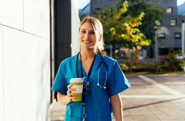 Representação Cotidiano Uma Enfermeira Que Vai Trabalhar Hospital — Fotografia de Stock