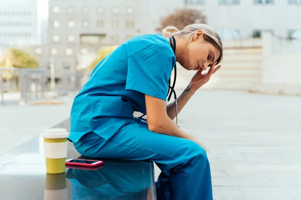 病院で働く看護師の日常を映像で表現 — ストック写真