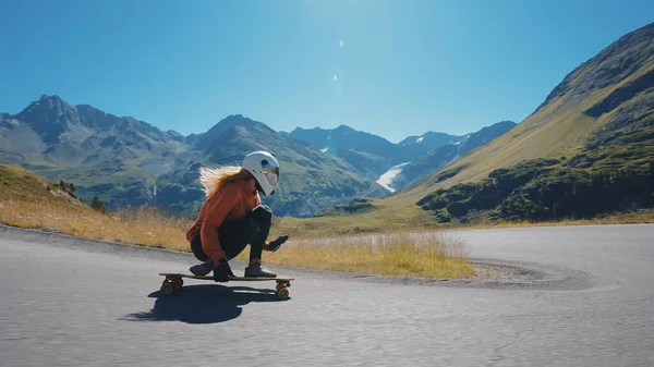 Cinematic Downhill Longboard Session Young Woman Skateboarding Making Tricks Curves — Stock Photo, Image