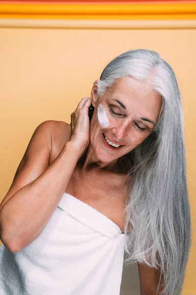 Bild Einer Schönen Seniorin Die Auf Einer Schönheitsfotosession Posiert Frau — Stockfoto