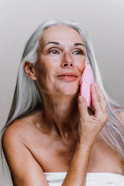 Bild Vacker Äldre Kvinna Som Poserar Skönhetsfotografering Medelålders Kvinna Färgad — Stockfoto