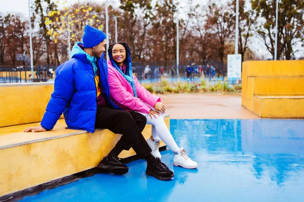 Multiracial Young Couple Lovers Dating Outdoors Winter Wearing Winter Jackets — Stock Photo, Image