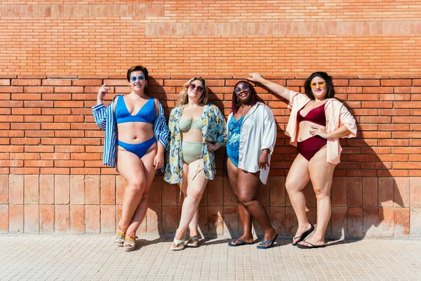 Group Beautiful Size Women Swimwear Bonding Having Fun Beach Posing — Stok fotoğraf