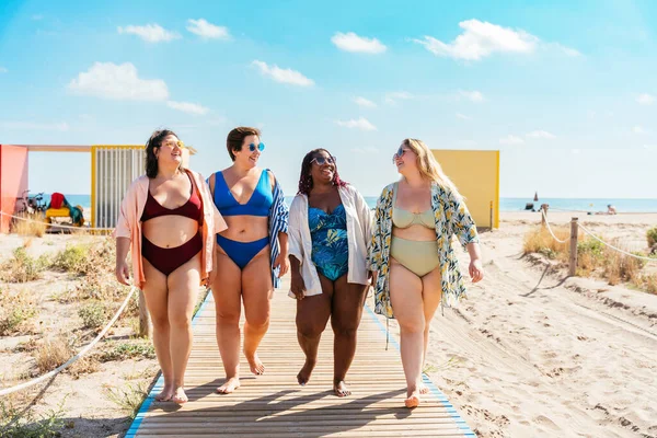 Group Beautiful Size Women Swimwear Bonding Having Fun Beach Group — Photo