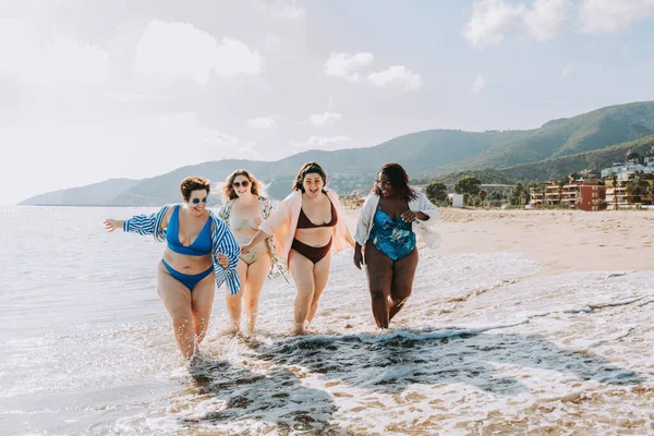 Group Beautiful Size Women Swimwear Bonding Having Fun Beach Group — kuvapankkivalokuva