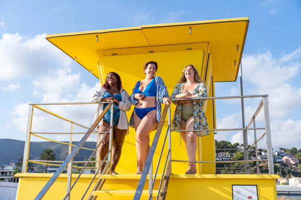 Group Beautiful Size Women Swimwear Bonding Having Fun Beach Group — Stock Photo, Image