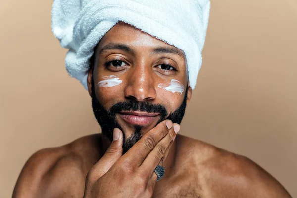 Image Young Man Taking Care His Skin Beauty Studio Shot — Stock Photo, Image