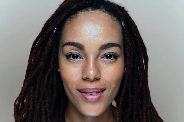 Hermosa Mujer Haciendo Tratamientos Belleza Facial Piel Estudio Con Enfoque — Foto de Stock