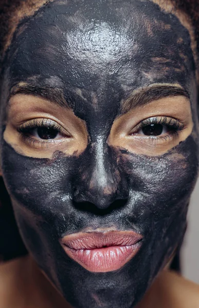 Mulher Bonita Fazendo Tratamentos Pele Beleza Facial Estúdio Tiro Com — Fotografia de Stock