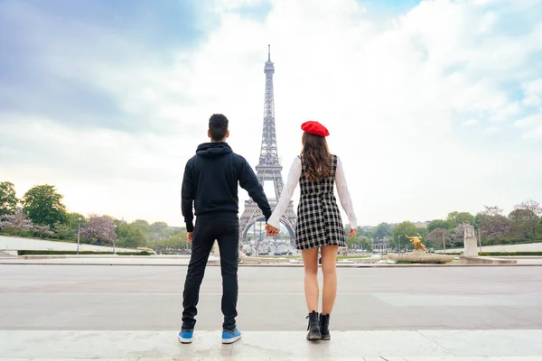 Cheerful Happy Couple Love Visiting Paris City Centre Eiffel Tower — Stock Photo, Image