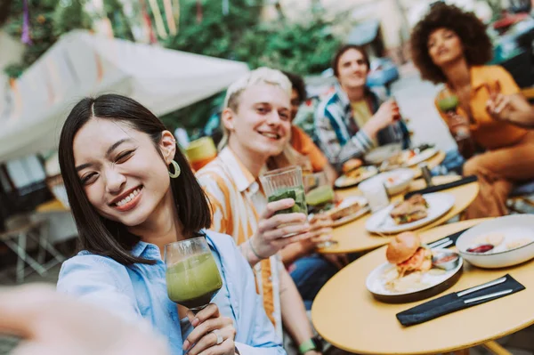 Multiracial Young People Together Meeting Having Party Restaurant Group Friends — Stock Photo, Image