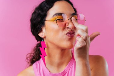 Beautiful young hispanic woman with diastema with colorful and cool style - Confident and interesting female with diverse and unique style, concepts about fashion, individuality and body acceptance