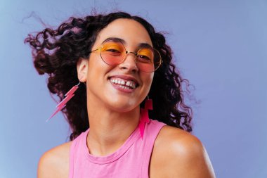 Beautiful young hispanic woman with diastema with colorful and cool style - Confident and interesting female with diverse and unique style, concepts about fashion, individuality and body acceptance
