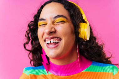 Beautiful young hispanic woman with diastema with colorful and cool style - Confident and interesting female with diverse and unique style, concepts about fashion, individuality and body acceptance