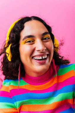 Beautiful young hispanic woman with diastema with colorful and cool style - Confident and interesting female with diverse and unique style, concepts about fashion, individuality and body acceptance