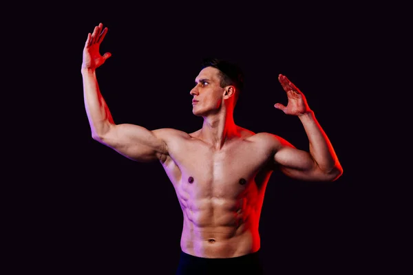 Hombre Atlético Con Entrenamiento Corporal Muscular Forma Estudio Hombre Activo —  Fotos de Stock