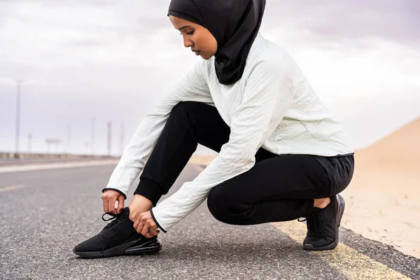Belle Femme Arabe Moyen Orient Portant Entraînement Hijab Extérieur Dans — Photo