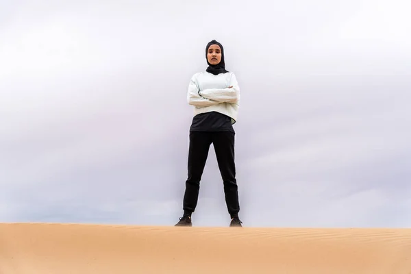Bella Donna Araba Medio Orientale Che Indossa Allenamento Hijab All — Foto Stock